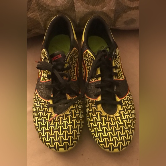 EUC Under Armour  Clutch Fit Elite Soccer Boots - Picture 5 of 6